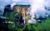 霍啟剛和兒子做飯，意外曝光豪宅內景，廚房雜亂狹小接地氣